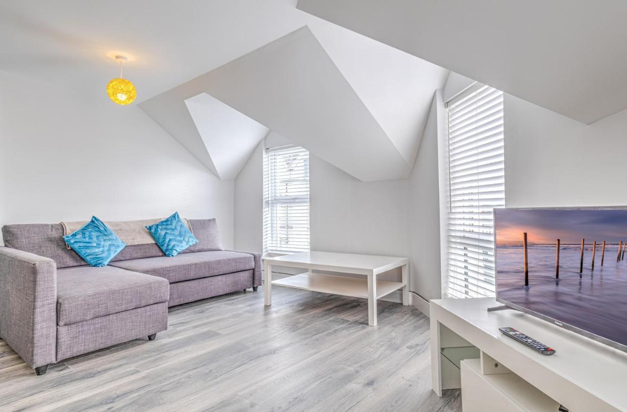 2 And 4 - Marine Apartment